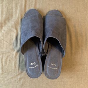 NWOT Gap - Navy Open Toe Slide- On Mules - Size 6